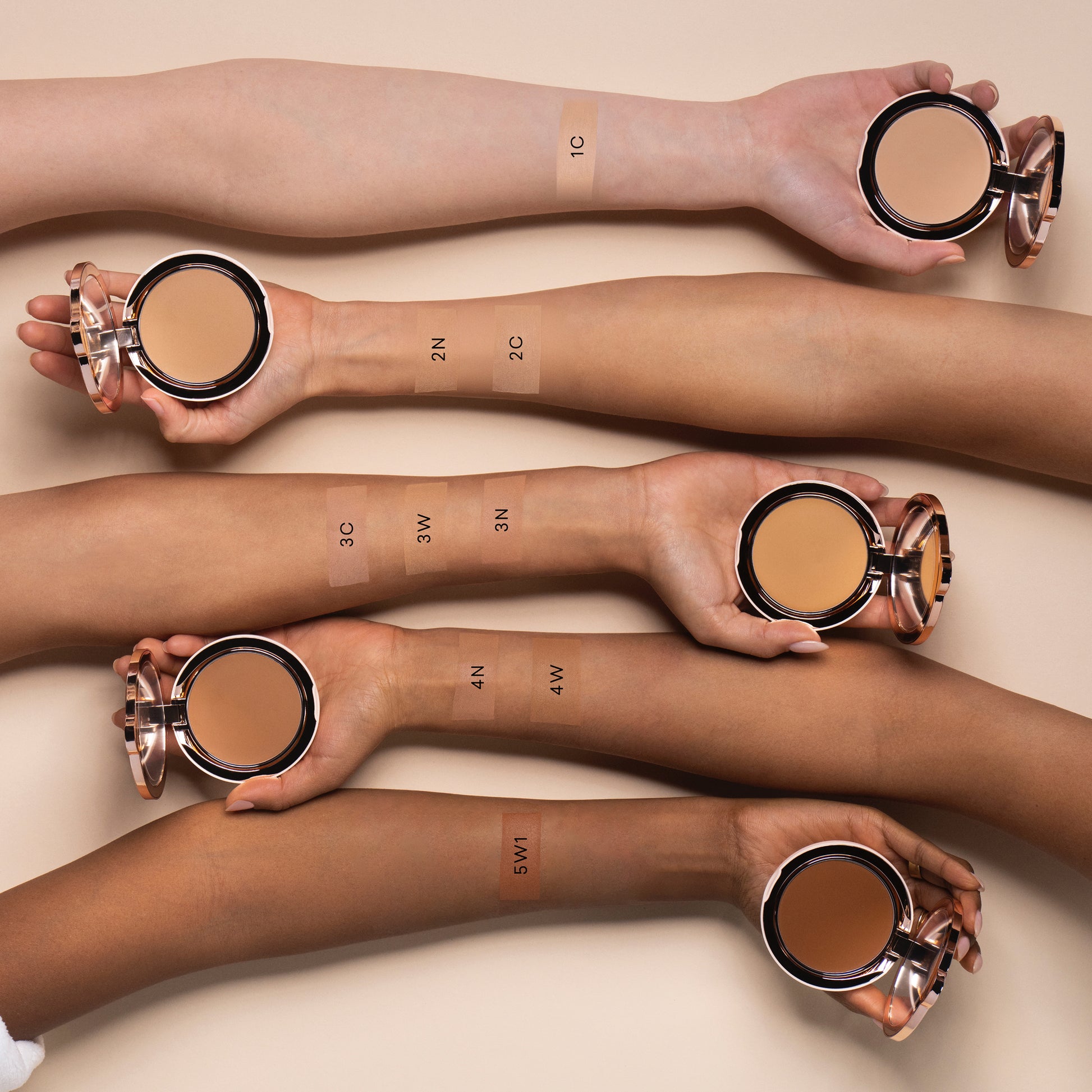 ILLUMINATE CC CREAMY COMPACT SPF50